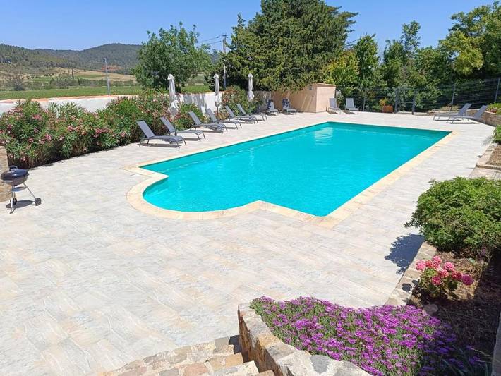Location de vacances pour 4 personnes, avec jardin ainsi que vue et piscine à Lagrasse - 2