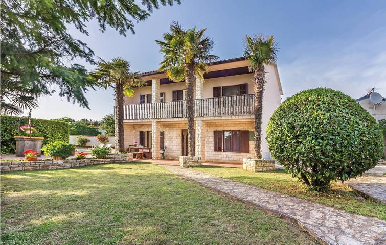 Charmante 2-Zimmer-Wohnung mit Pool, WLAN und Terrasse in der Nähe der Küste und des Stadtzentrums in Marčana, Südküste Istrien
