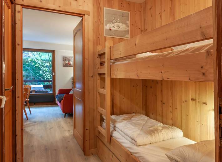 Ganzes Studio, Corniche B10 - Renovated studio with sleeping area, 650 meters from slopes in Morzine, Les Portes du Soleil