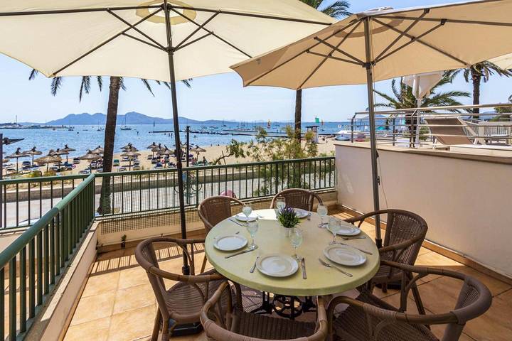 Appartement entier, Appartement de plage 'Daniela' avec vue sur la mer, climatisation, balcon et Wi-Fi. in Port de Pollença, Pollença