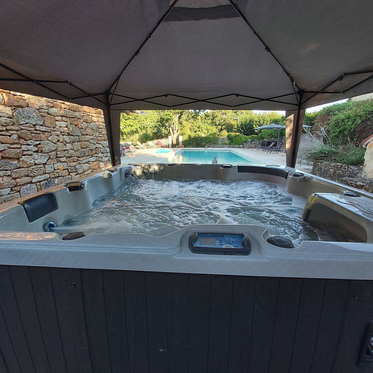 Le Pin Penché – Havre de paix avec piscine chauffée in Montcabrier, Quercy