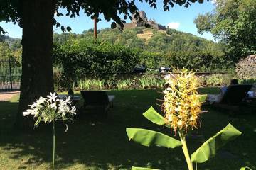 Gîte pour 2 personnes, avec jardin à Murol