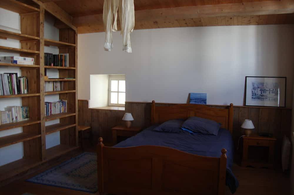 Ile de Ré family house near the Port of Saint Martin from 2 to 9 people in Saint-Martin-de-Ré, Ile de Re