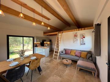 Gîte pour 4 personnes, avec terrasse ainsi que jardin et vue à Utelle