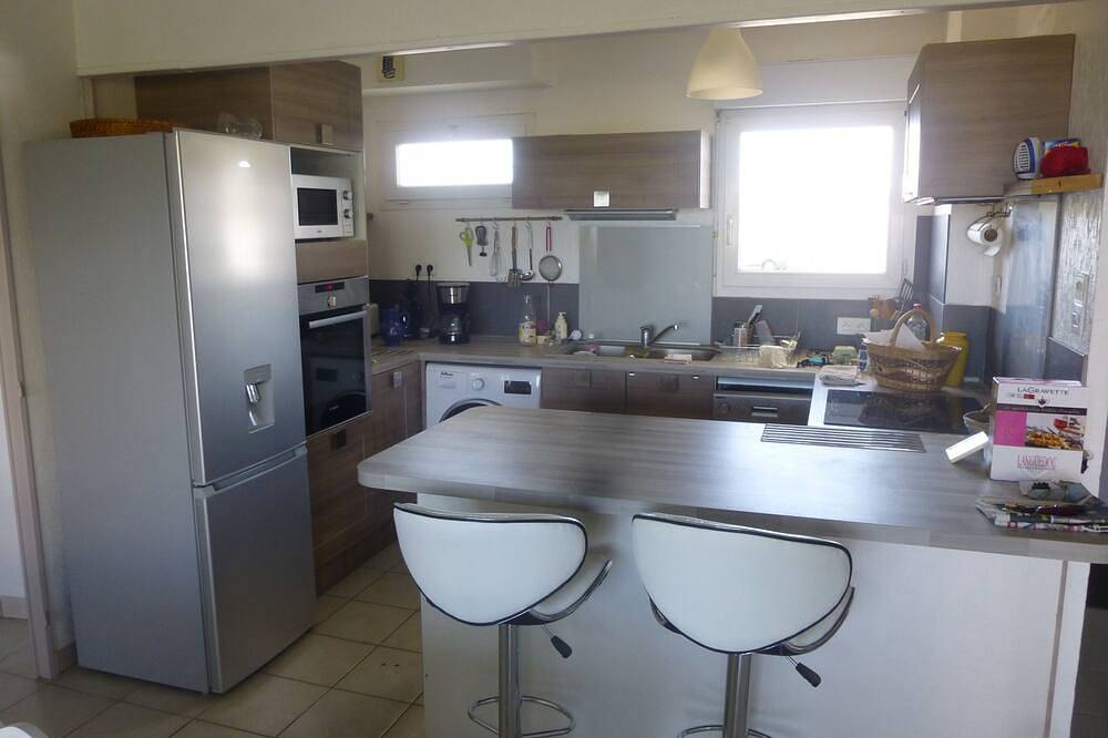 Appartement entier, App Rdc, front de mer, ensoleillé, jardinet bel espace in Frontignan, Côte méditerranéenne (France)