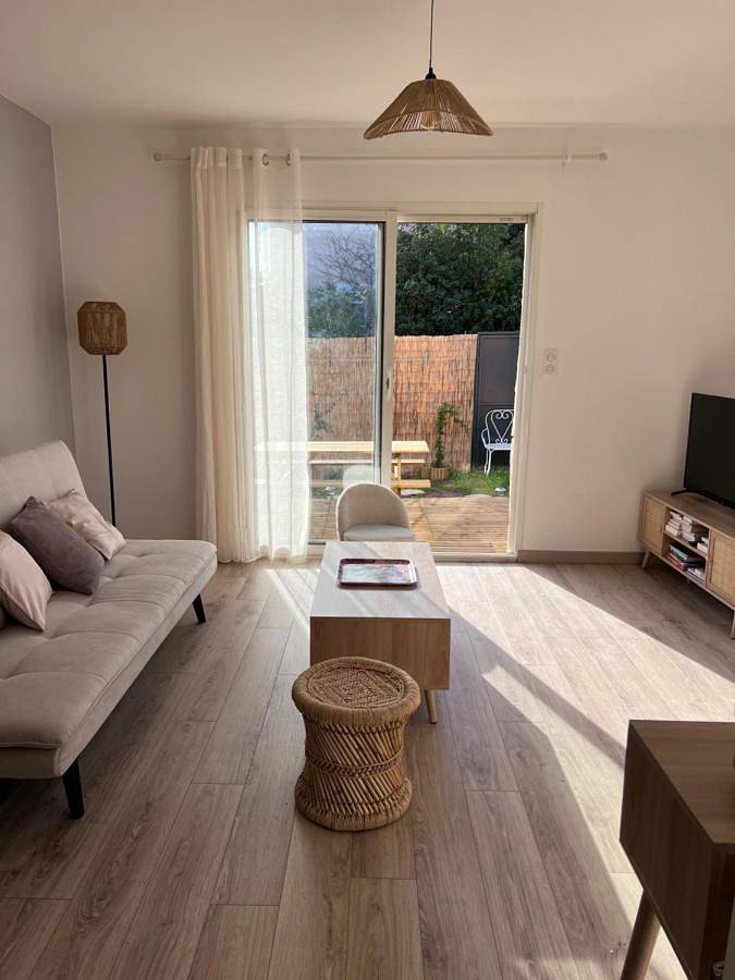 Location de vacances pour 6 personnes, avec jardin et terrasse à Saint-Jean-de-Fos