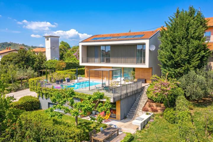 Villa für 6 Personen, mit Balkon und Pool, kinderfreundlich in Slowenien