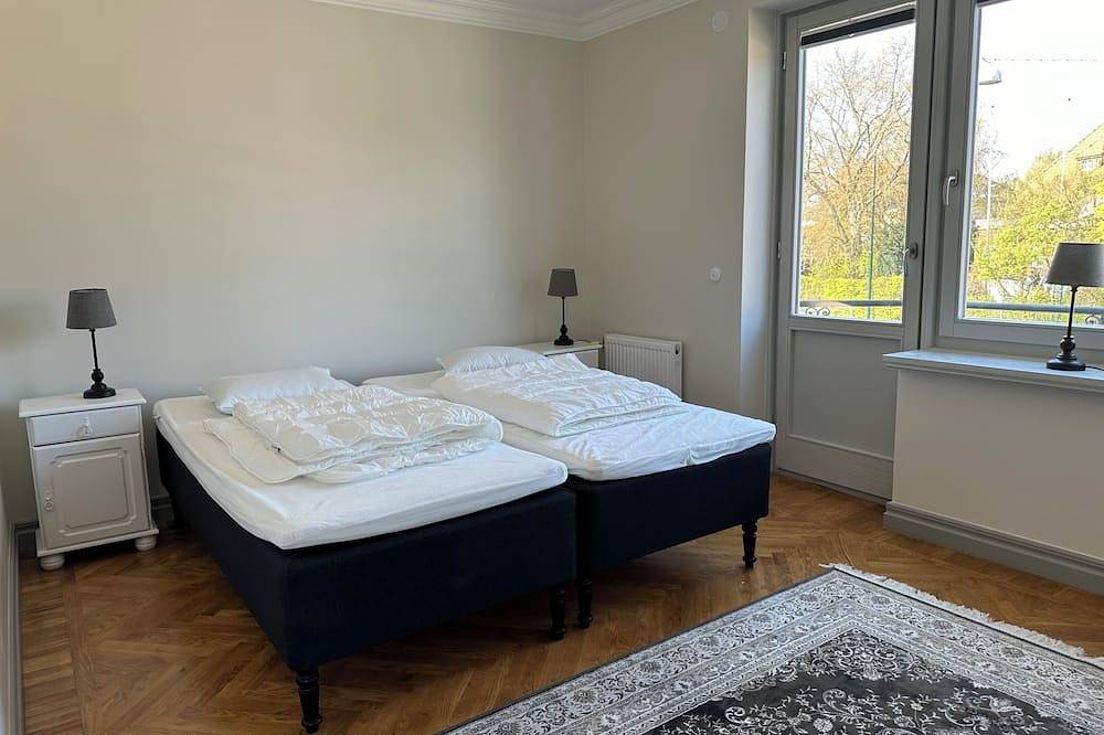 Villa with central location close to beach in Fridhem Malmö. Perfect for groups in Malmö, Svenske Østersjøen