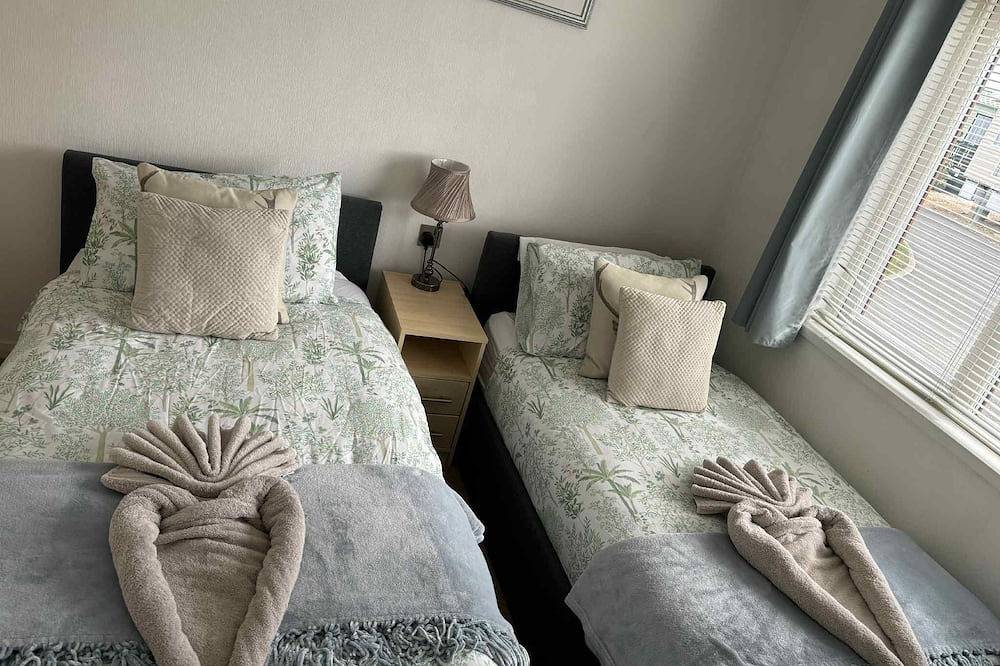 River Retreat Lodge is front line with panoramic views over the river Avon. in Stratford upon Avon, Warwickshire