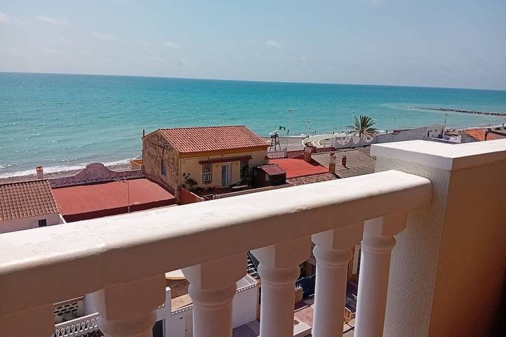 Apartamento entero, Vistas panorámicas desde su terraza. Ideal para desconectar con pareja o familia in Moncófar, Costa del Azahar
