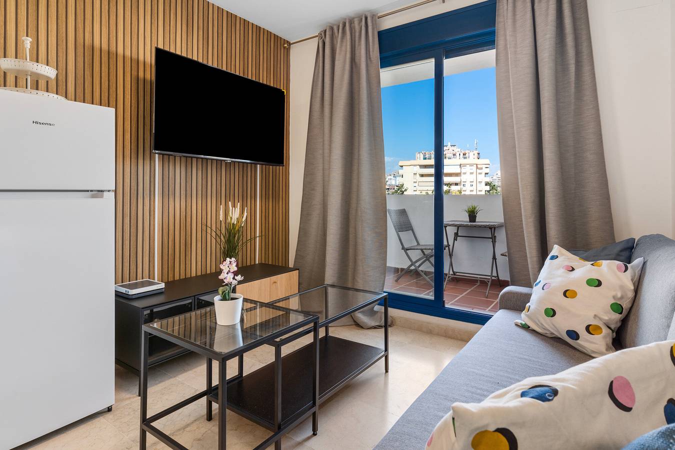 Ganze Wohnung, Ferienwohnung 'Beach Escape' mit Meerblick, Wi-Fi und Klimaanlage in Benalmádena Costa, Benalmádena