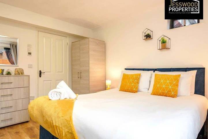 Apartment for 2 people, with garden and balcony in Luton