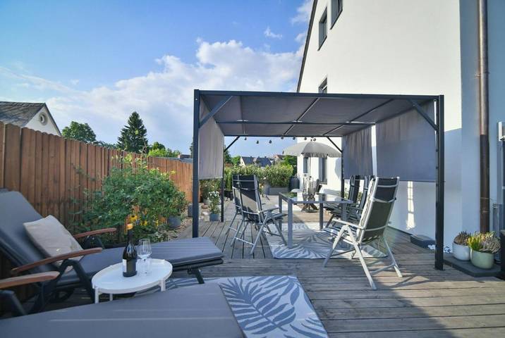 Ferienwohnung für 8 Personen, mit Balkon und Terrasse sowie Ausblick in Selb