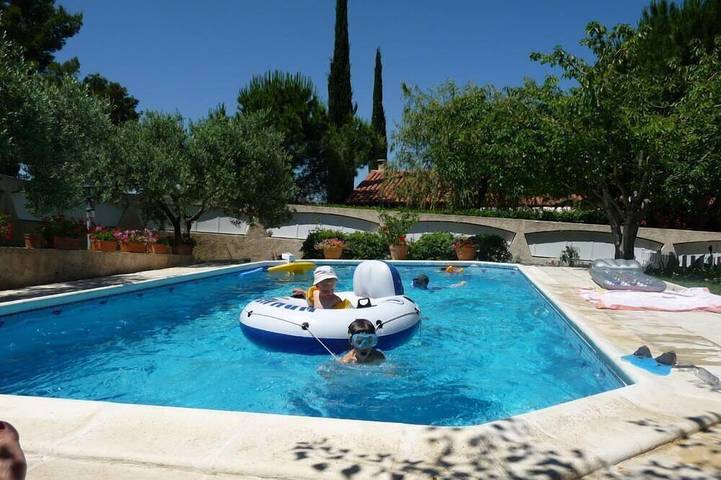 Location de vacances pour 4 personnes, avec Terrasse et Jardin à Velaux