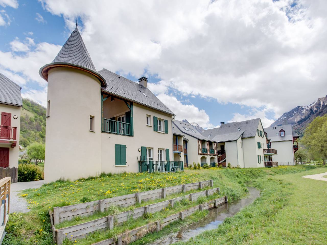 Appartement entier, Les Jardins de Balnéa in Loudenvielle, Pyrénées