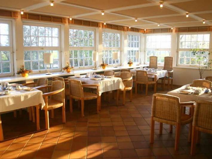 Hotel, mit Balkon und Terrasse sowie Pool und Sauna auf Hiddensee - 3