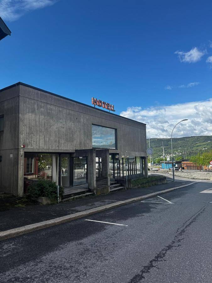Hotel voor 3 personen, with terras and uitzicht as well as uitzicht op het meer in Lillehammer