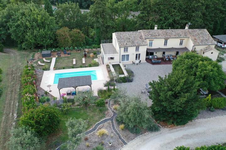Chambre d’hôte pour 2 personnes, avec piscine ainsi que vue et jardin
