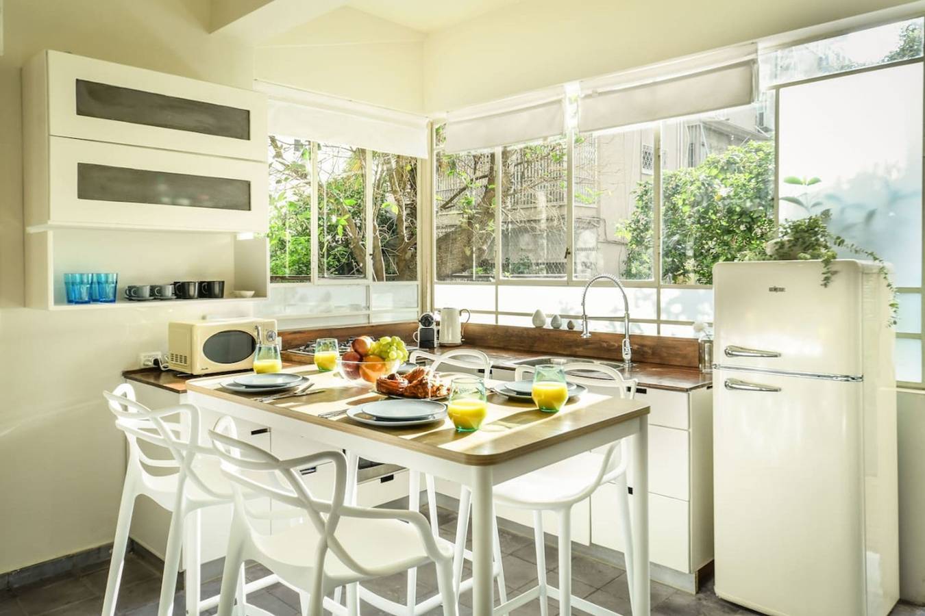 Appartement entier, Serene Retreat with Lush Garden in Tel Aviv, District de Tel Aviv