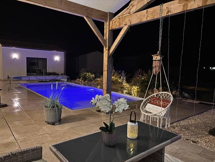 Gîte pour 2 personnes, avec piscine ainsi que jacuzzi et jardin à Gémozac - 4