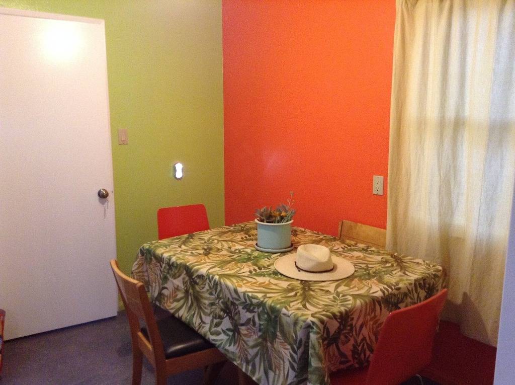 Helles und buntes Häuschen am Pierpont Strand in Ventura Beach, Ventura