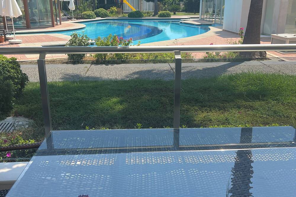 Entire apartment, Side, 3-room apartment with pool area (in&out) & balcony, long stays welcome in Side, Manavgat
