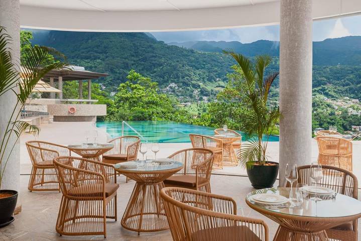Station pour 3 personnes, avec vue et sauna ainsi que piscine et terrasse dans Beau Vallon - 3