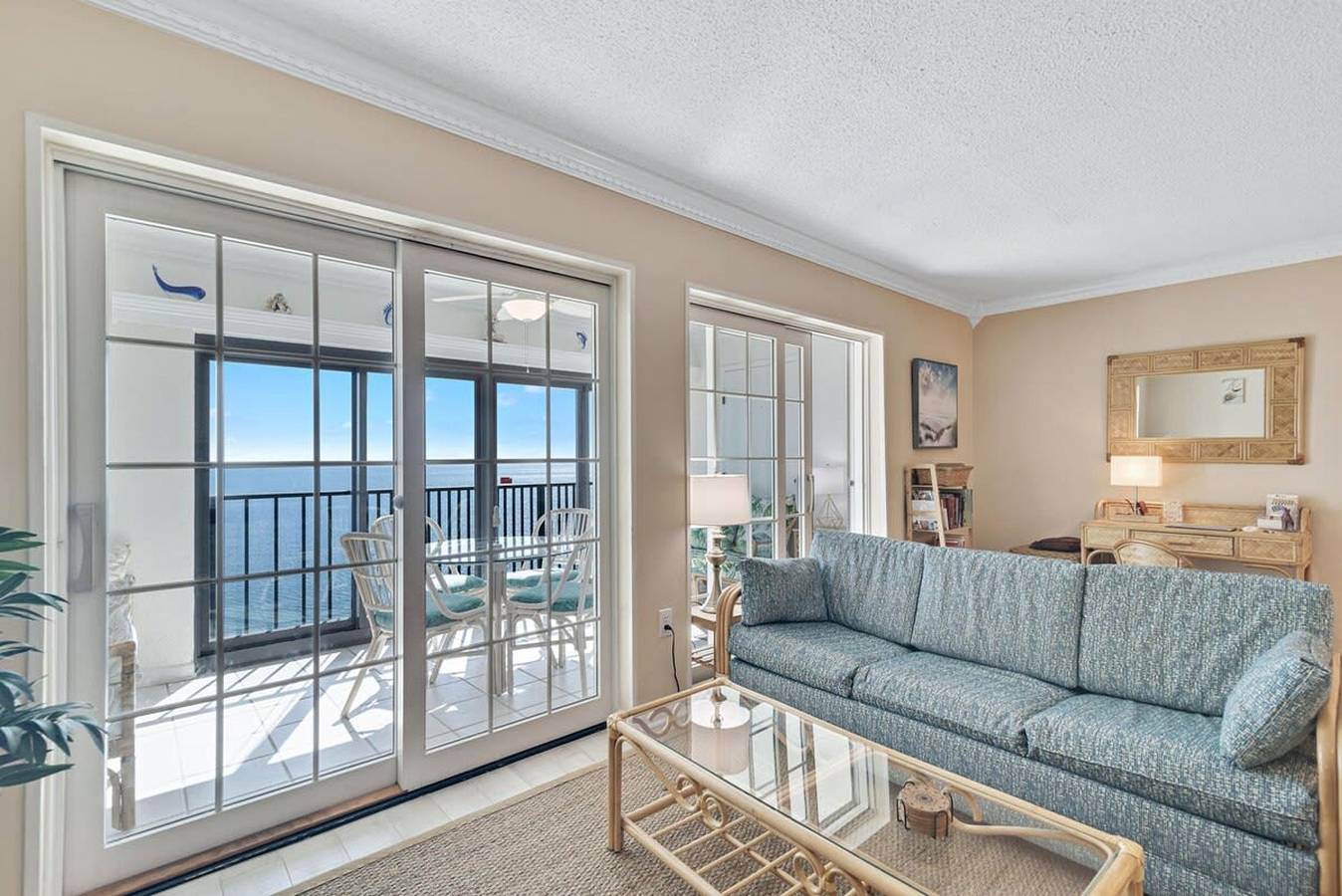 Entire apartment, Gulf Tower 12A- Direct gulf-front 2 2 sleeps 6 in Gulf Shores, Mobile Bay