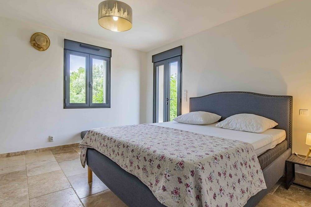 Mooi vrijstaand vakantiehuis voor 6 personen met Wifi, airco, privé zwembad, Tv, terras en parking in Pernes-les-Fontaines, Parc naturel régional du Mont-Ventoux