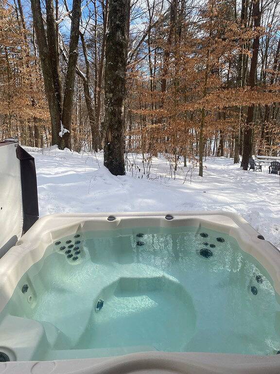 Rustikale Chic Getaway Cabin mit Whirlpool in der Nähe von State und National Parks! in Hocking County