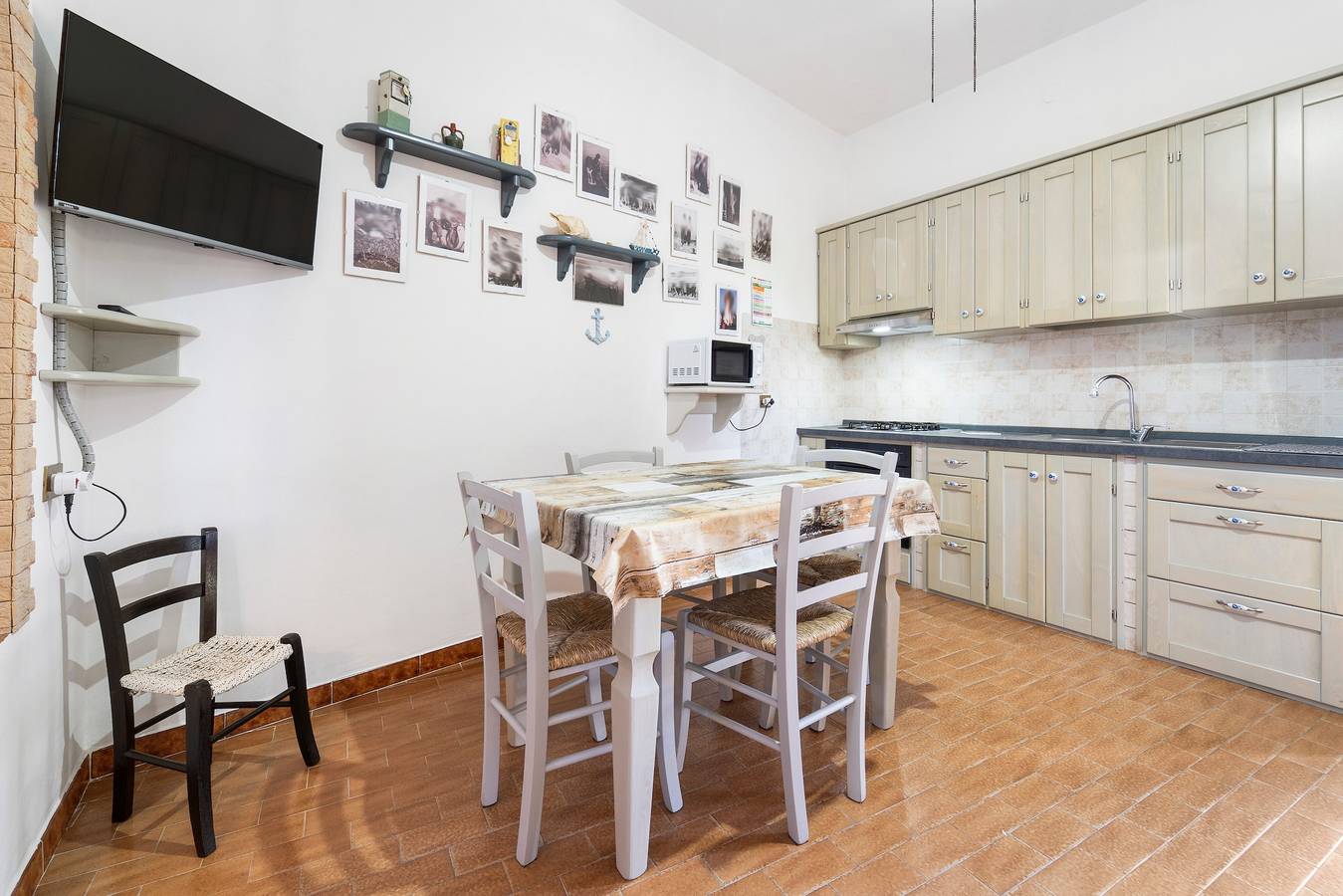 Ganze Wohnung, Ferienwohnung '1' mit Gemeinschaftsgarten und Klimaanlage in San Giovanni Suergiu, Sulcis Iglesiente