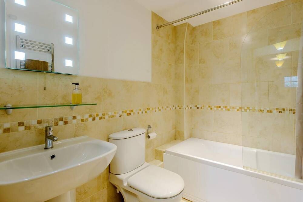 4 Bed in Wareham (oc-chric) in Lulworth Cove, Dorset