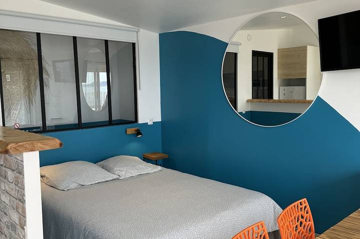 Appartement entier, Charmant T2 familial accès direct à la plage in La Capte, Hyeres