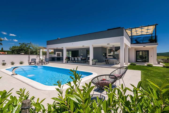 Villa pour 8 personnes, avec piscine et jardin à Barban