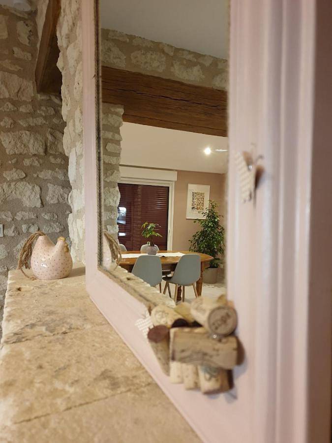 Location de vacances pour 4 personnes, avec terrasse et jacuzzi à Crouzilles - 3