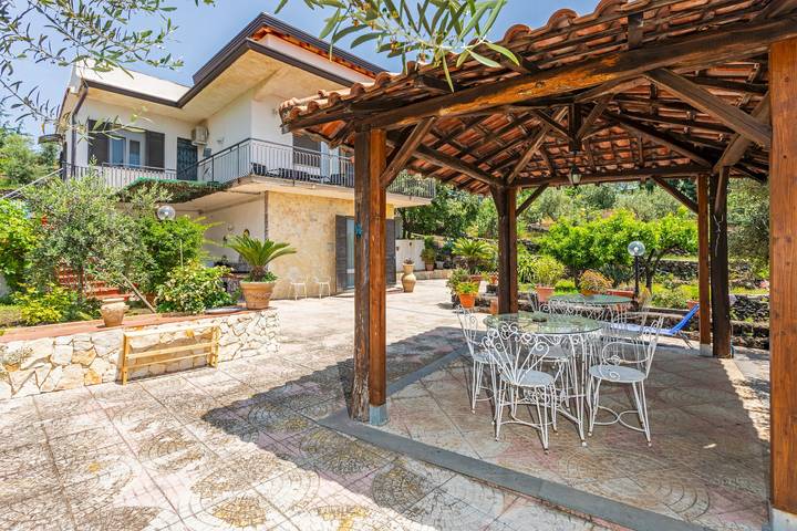 Appartamento per 5 persone, con Balcone e Idromassaggio nonché Giardino a Mascali