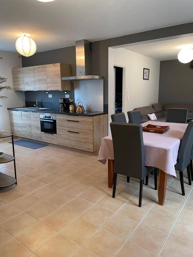 Location de vacances pour 6 personnes, avec vue et jardin, animaux acceptés à Montracol
