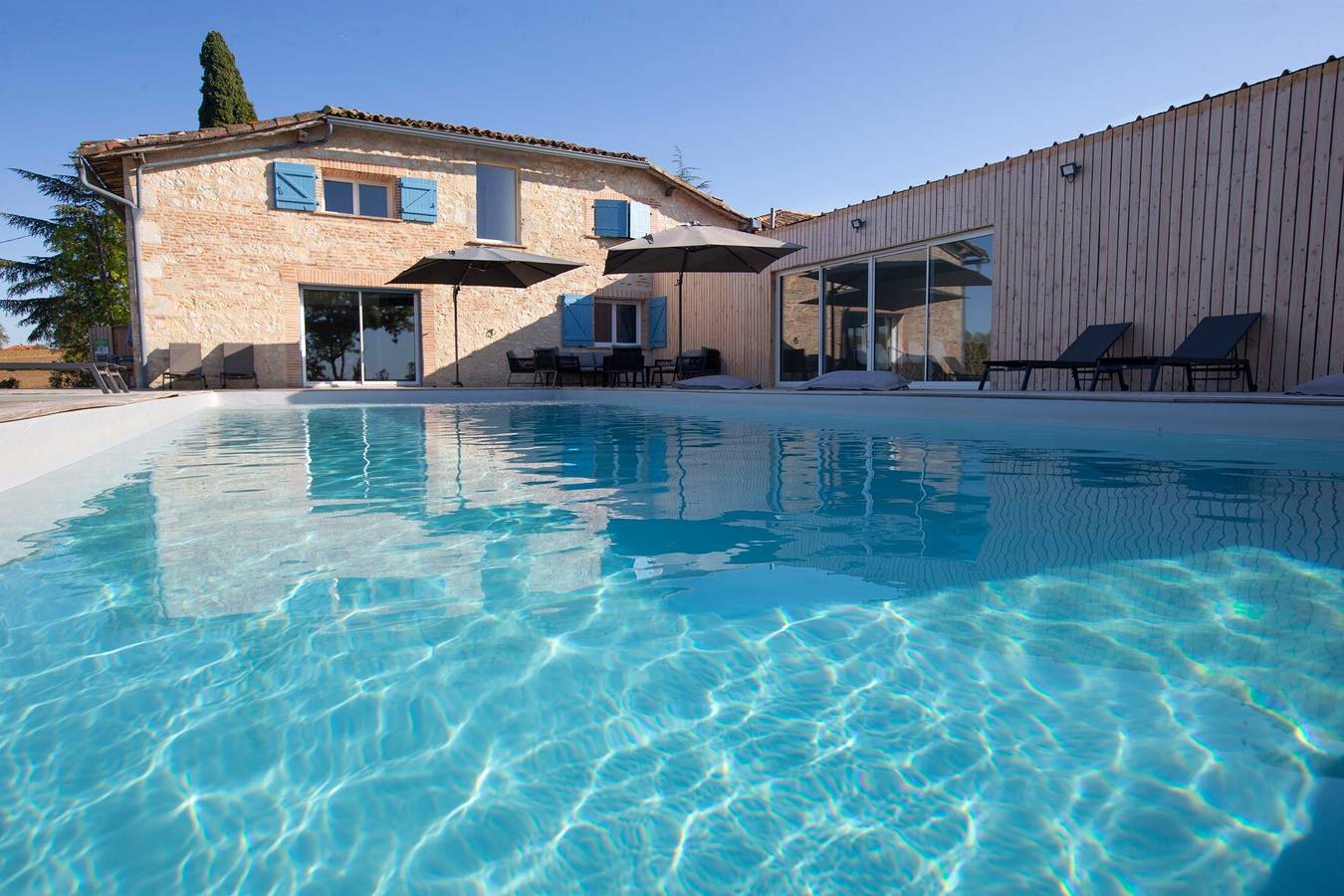 Maison 'Villa Virginie Gite 2' avec vue sur le lac, Wi-Fi et climatisation in Faudoas, Tarn-et-Garonne