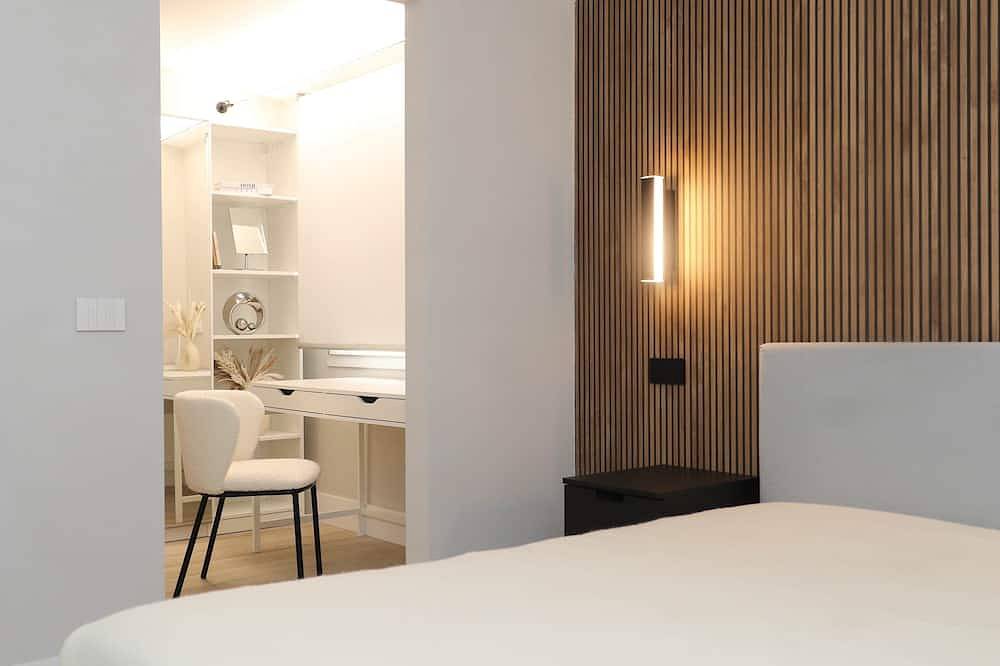 Luxurious, Fully Renovated 2Br Townhouse with Terrace in Central Olbia. in Terranoa/Olbia, Olbia