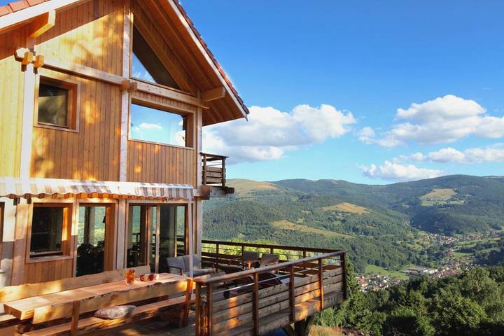 Gîte pour 12 personnes, avec sauna ainsi que vue et jardin, animaux acceptés à Muhlbach-sur-Munster