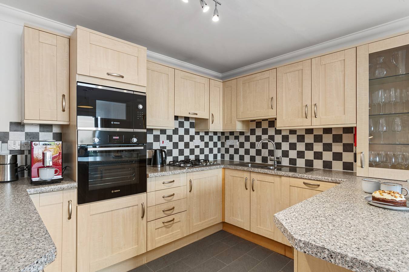 Penrose - Beach House with Direct Beach Access in Saundersfoot, Pembrokeshire