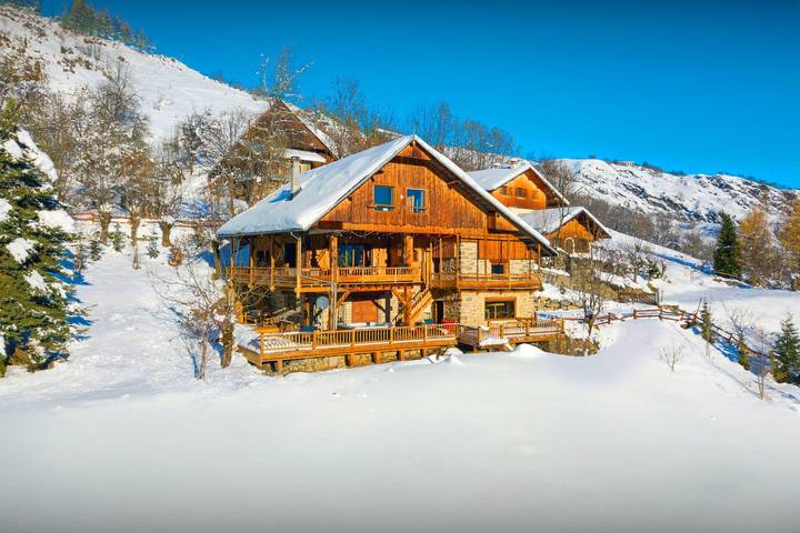 Chalet pour 10 personnes, avec Balcon et Jacuzzi ainsi que Terrasse et Jardin dans Le Corbier