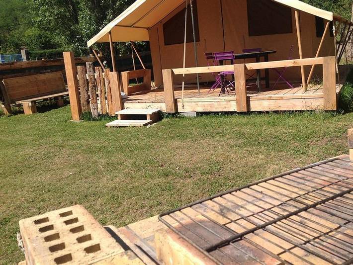 Tente pour 4 personnes, avec terrasse dans Auvergne-Rhône-Alpes - 4
