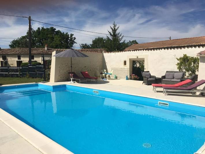 Gîte pour 4 personnes, avec vue ainsi que jardin et piscine, adapté aux familles à Saint-Palais-de-Phiolin - 3