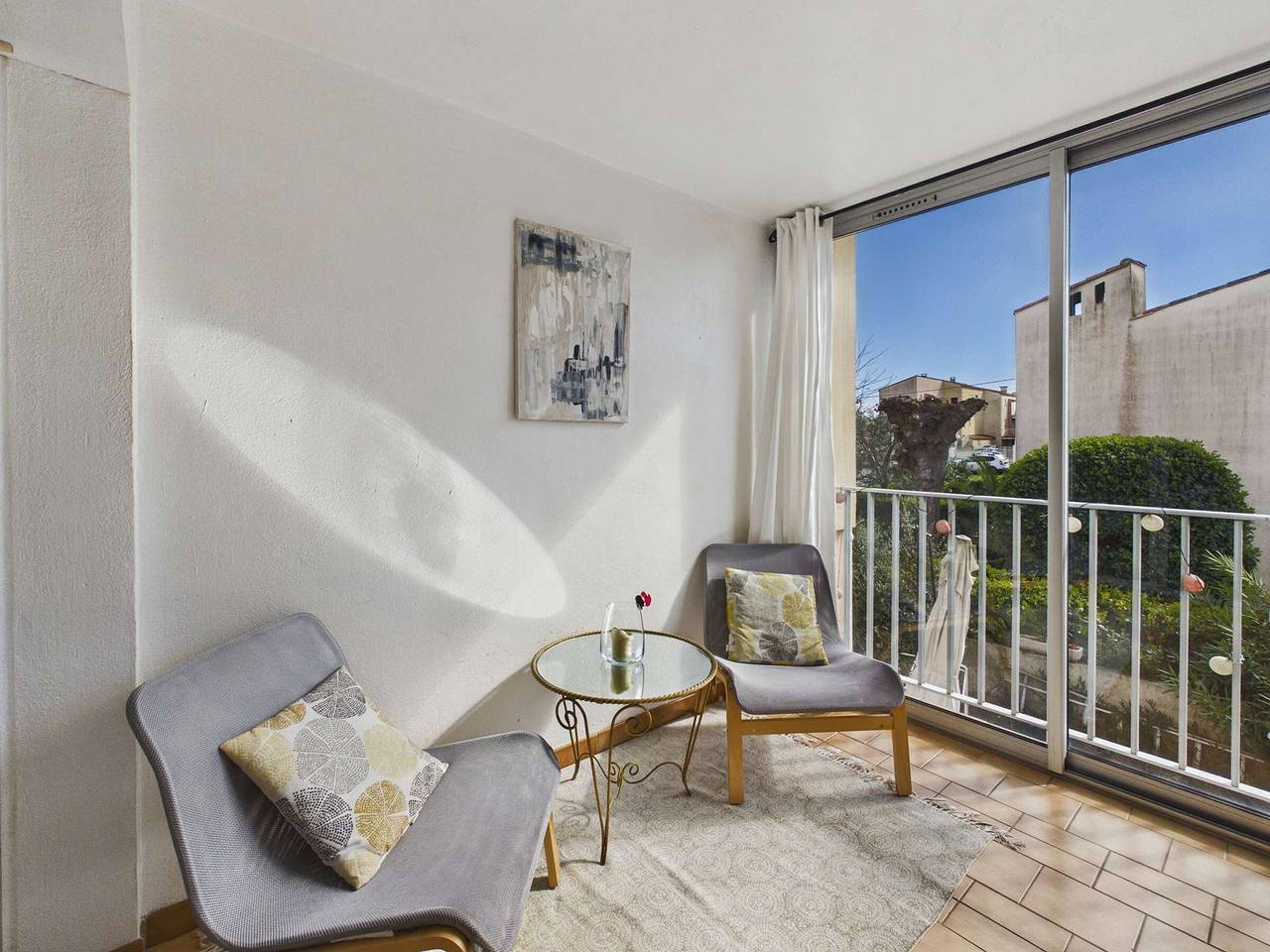Ganze Wohnung, Helles 2-Zimmer-Apartment für 4 Pers., 80m vom Strand entfernt, Parkplatz, Terrasse in Grau d’Agde, Agde