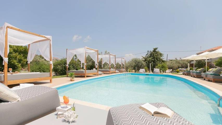 Hotel for 2 personer, med have og pool samt udsigt - 1