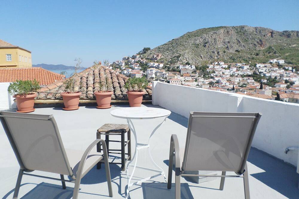 Traditional island house in the heart of Hydra in Hydra