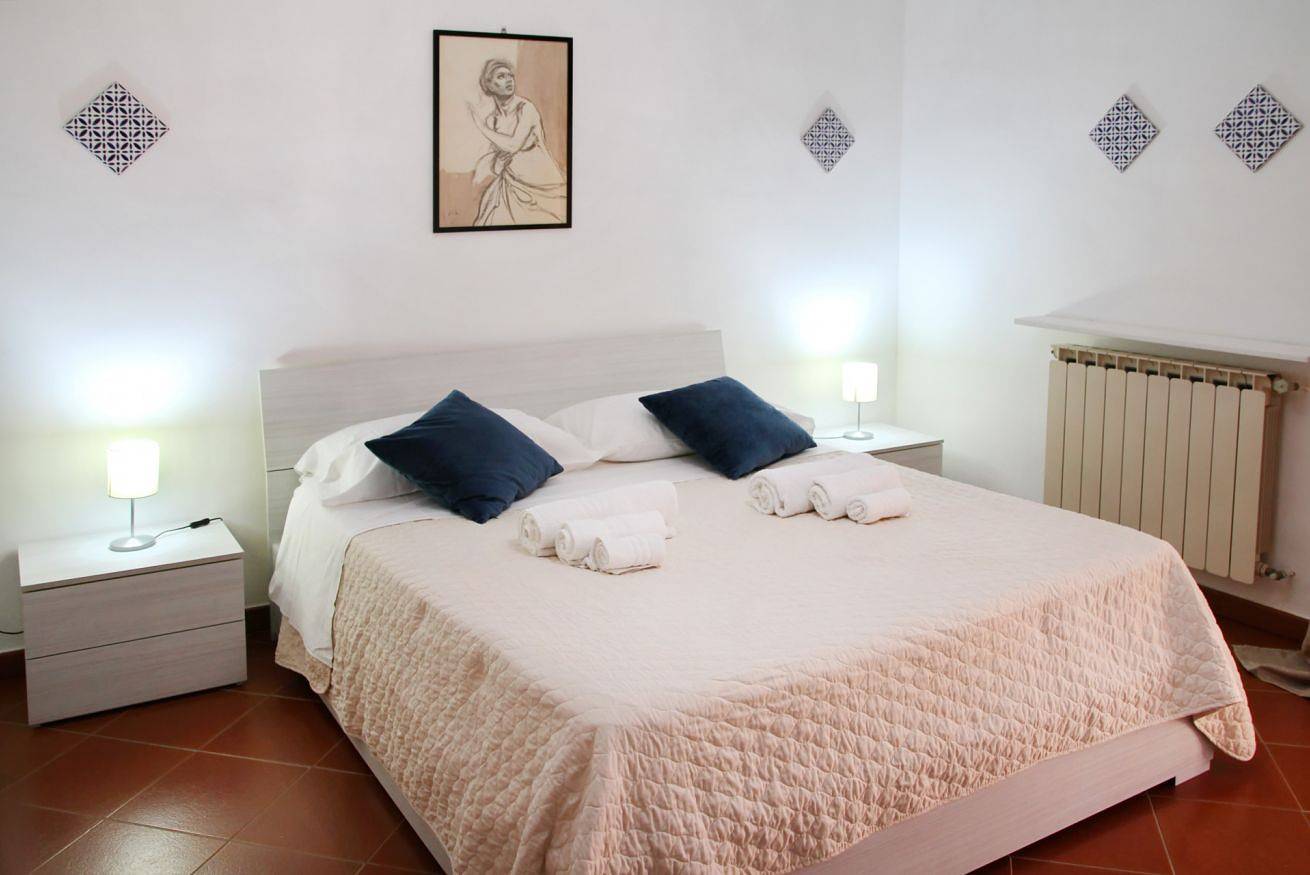 Appartamento intero, L’Attico – Terrazza Panoramica con Vista Mare e Vasca Idromassaggio in Santo Stefano di Camastra, Provincia di Messina