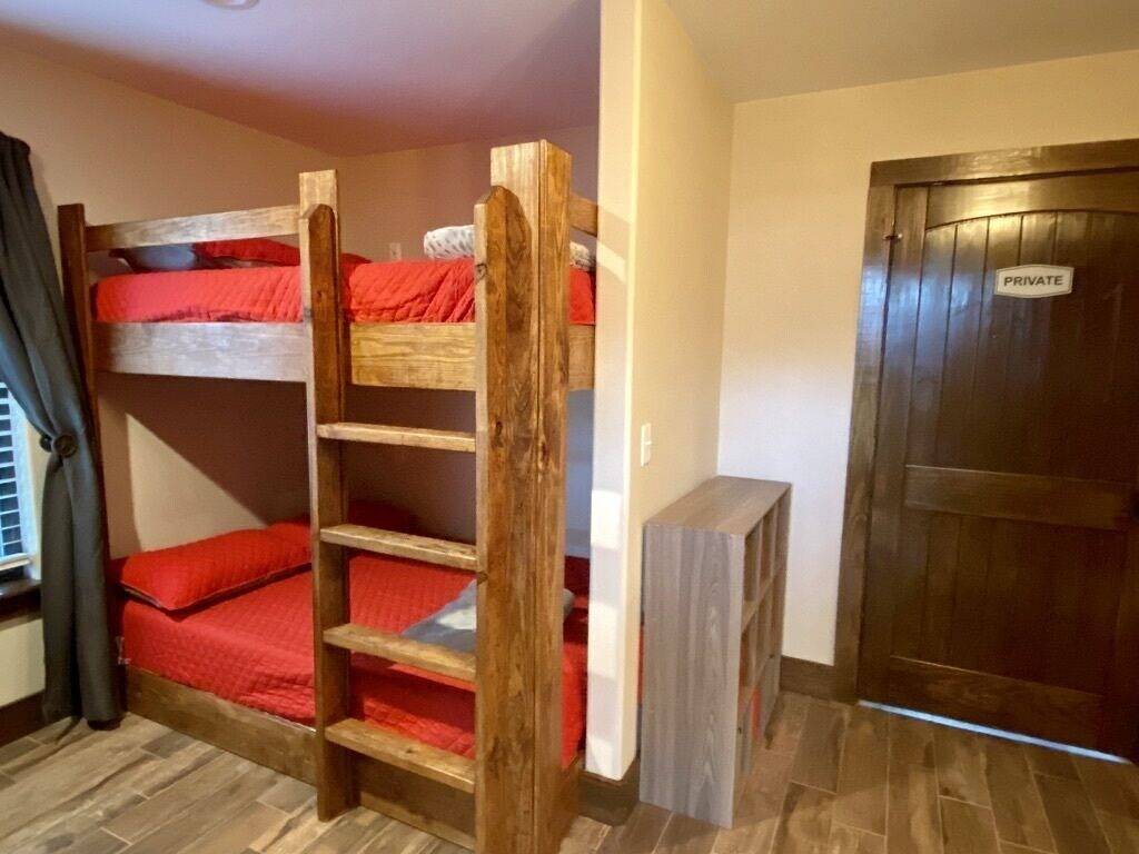 Luxury, Upscale Design, Screened Porch, Skylights, Vaulted, Near 2nd Crossing in Concan, Uvalde County