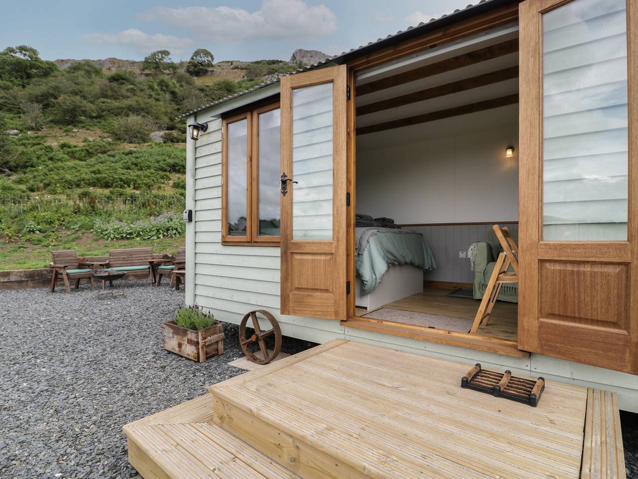 Tan Y Castell Shepherds Hut in Llangollen, Denbighshire